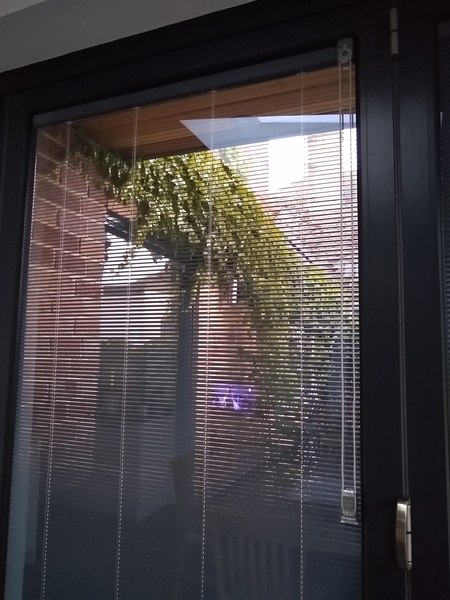 Bifold integrated blinds