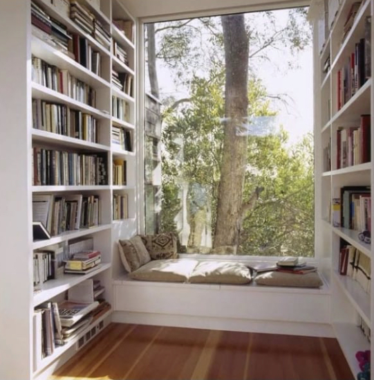 Massive guest en-suite, or smaller guest en-suite plus a book nook