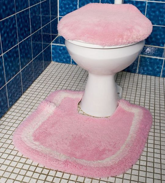 To think that bath rugs that fit around the toilet are completely naff