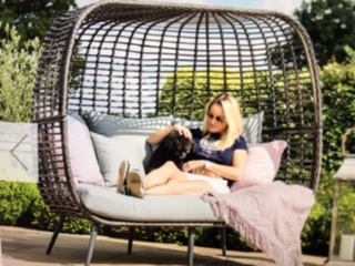 Help me find something similar to this garden seat