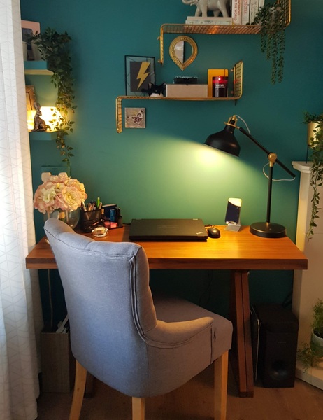 Ridiculous argument over table, Aibu?