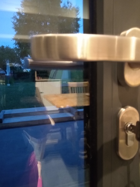 Bifold integrated blinds