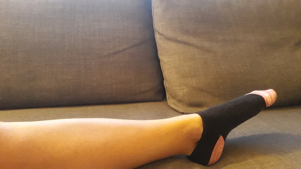 Settle an argument - can you form a straight line from knee to toe?