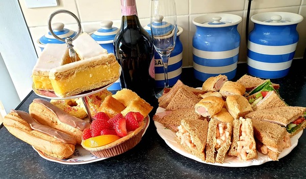 If I invite you round for afternoon tea, what will you expect to eat?