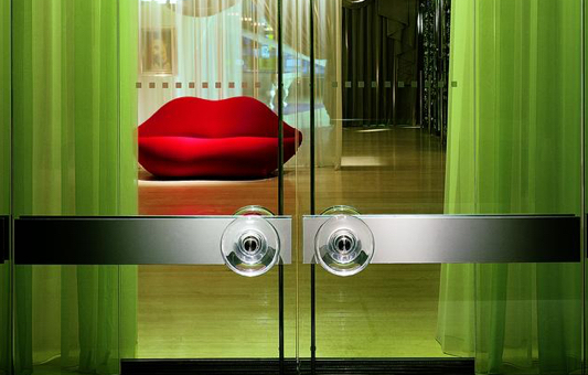 Swanky hotel to take teenage daughter