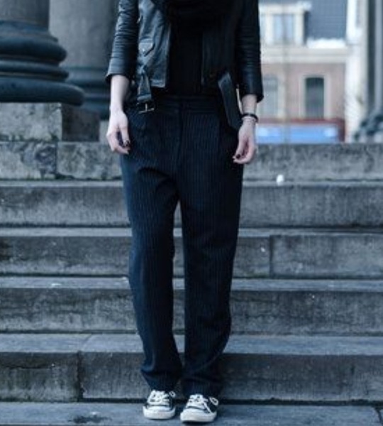 What shoes with combat trousers?
