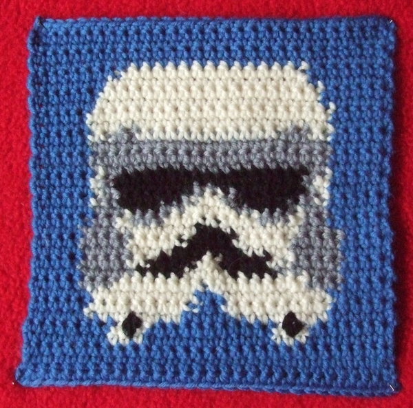 Woolly Hugs. A Blanket for DrLouiseJMoody in memory of her beautiful wife.. Please join us to make something very beautiful for her.  All help warmly received.