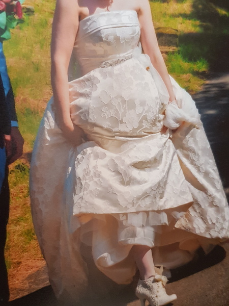 To ask for photos of your wedding dress?