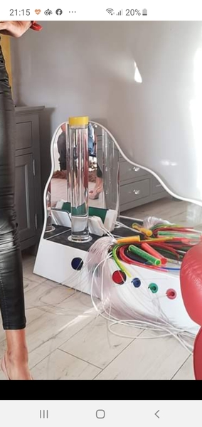 Fb marketplace post... wtf is that on the floor??