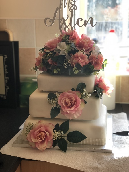 Would you be happy with the finding of this cake for £80