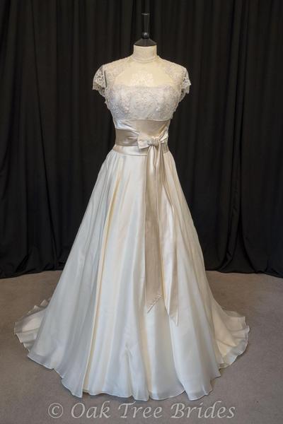 To ask for photos of your wedding dress?