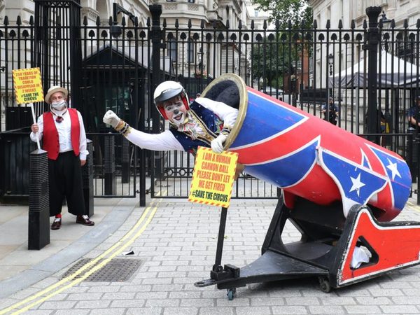 Westministenders: Can you tell your Rs from Elbows?