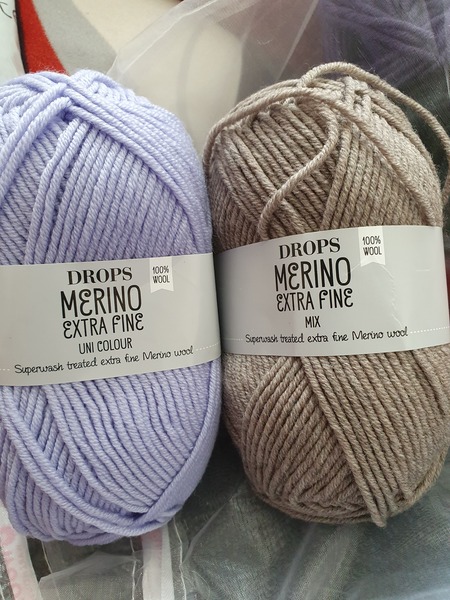 Woolly Hugs. Remembering F. A Blanket for the very lovely aloneinthenight and her family.