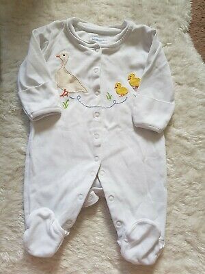 👣 Due Nov/Dec 👣 it's the 20 week scans! 👣