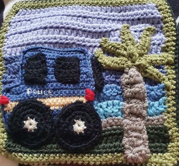 Woolly Hugs. Remembering F. A Blanket for the very lovely aloneinthenight and her family.