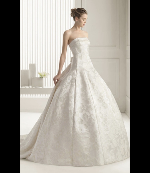 To ask for photos of your wedding dress?