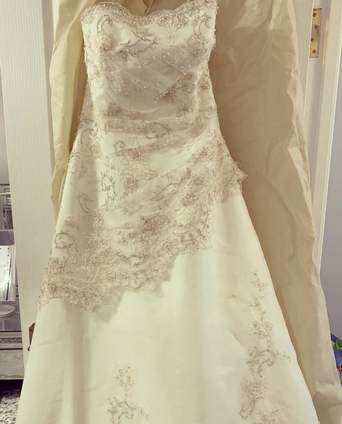To ask for photos of your wedding dress?