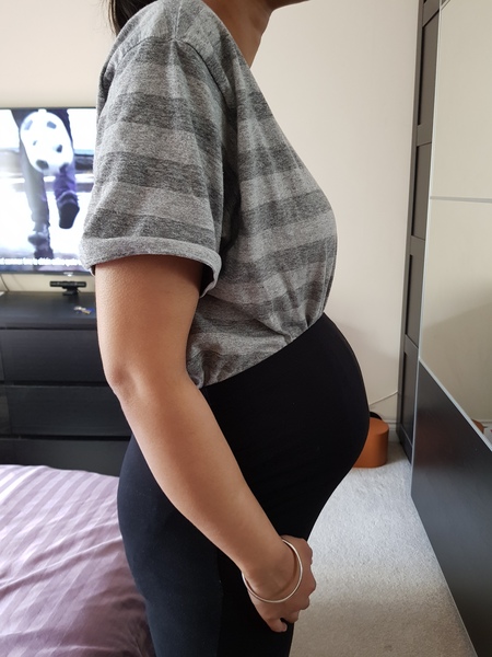 👣 Due Nov/Dec 👣 it's the 20 week scans! 👣