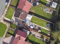 Does this look like a shared driveway nightmare waiting to happen?