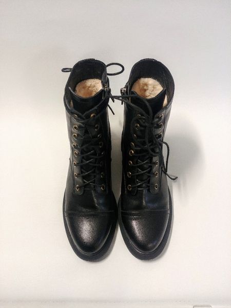 One pair of boots. What style?