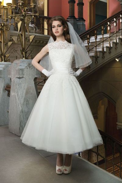 To ask for photos of your wedding dress?