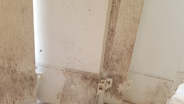 To ask landlord to replace expensive custom blinds