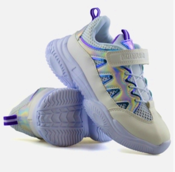To have bought DS these trainers for school?