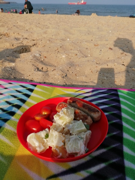 What to eat with cold sausages?