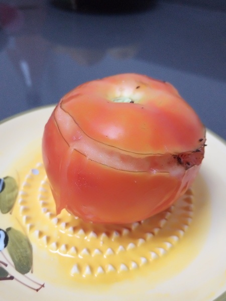 Tomato experts - what am I doing wrong please?