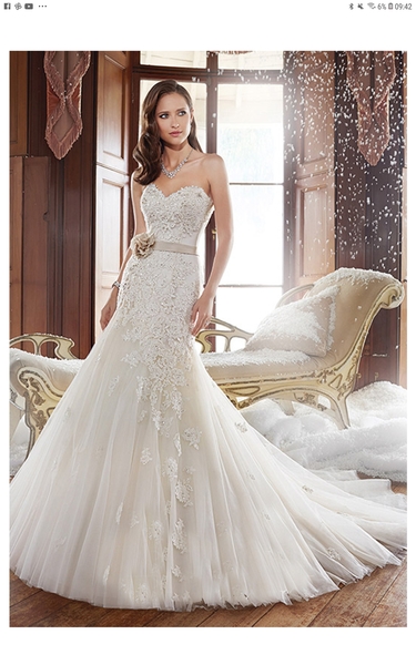 To ask for photos of your wedding dress?