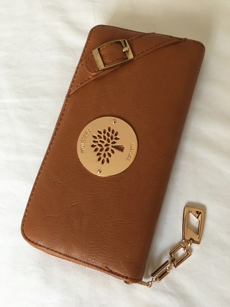 Aibu to expect a refund for (suspected) unauthentic does get purse?