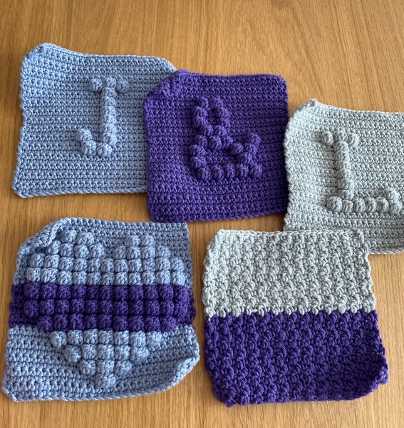 Woolly Hugs. A Blanket for DrLouiseJMoody in memory of her beautiful wife.. Please join us to make something very beautiful for her.  All help warmly received.