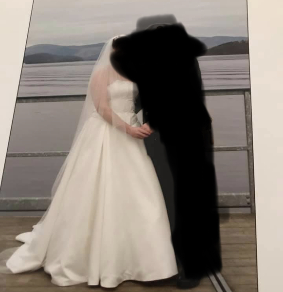To ask for photos of your wedding dress?