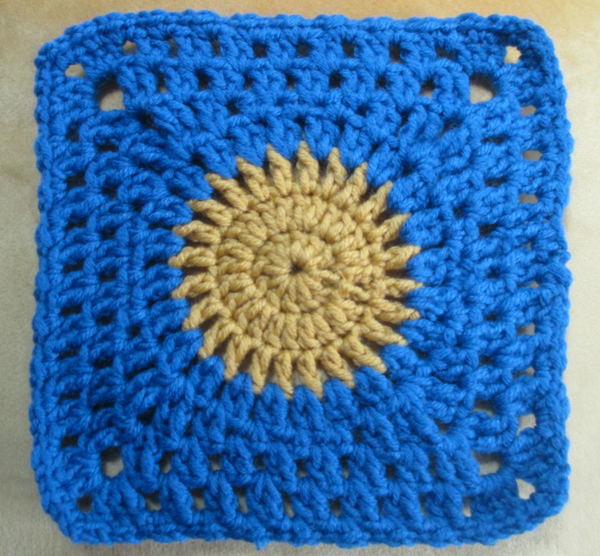 Woolly Hugs. A Blanket for DrLouiseJMoody in memory of her beautiful wife.. Please join us to make something very beautiful for her.  All help warmly received.