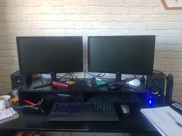 Desk for 2 monitors