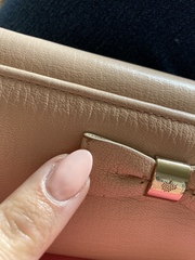 Aibu to expect a refund for (suspected) unauthentic does get purse?