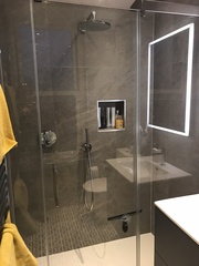 Which shower enclosure glass w/ sliding door?