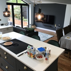 Hob placement, kitchen island or wall facing