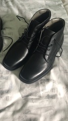 To be unable to find school shoes (teen boys)