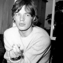 To tell neighbour his son looks like Steve Tyler?