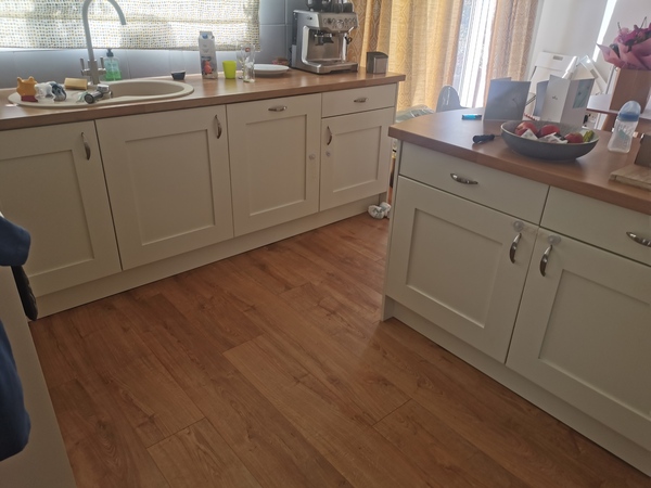 Woohoo new kitchen, but what colour?