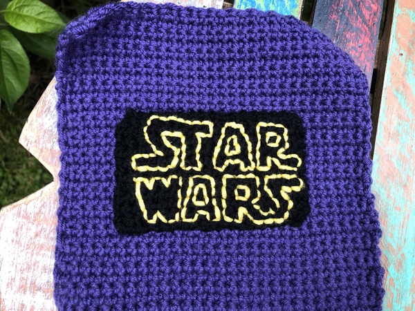 Woolly Hugs. A Blanket for DrLouiseJMoody in memory of her beautiful wife.. Please join us to make something very beautiful for her.  All help warmly received.