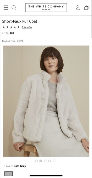 There must be a white company code. I want this jacket !