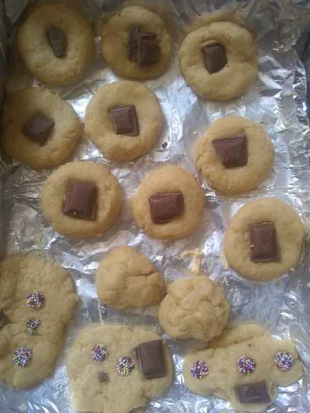 Mumsnet users share with Betty Crocker pictures of the bakes they have made with their family in support of Macmillan Cancer Support