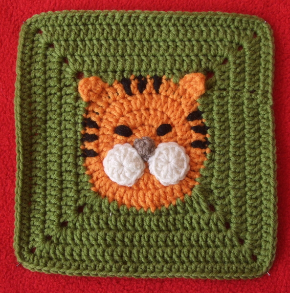 Woolly Hugs. Remembering F. A Blanket for the very lovely aloneinthenight and her family.