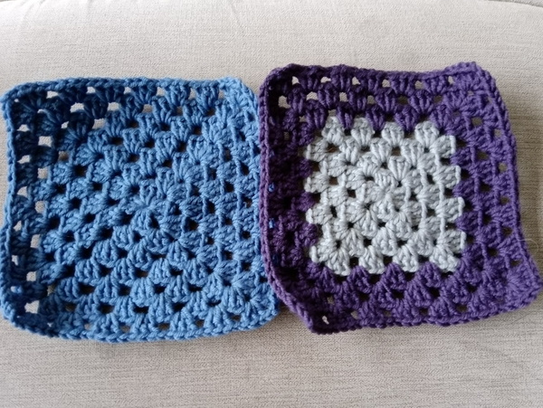 Woolly Hugs. A Blanket for DrLouiseJMoody in memory of her beautiful wife.. Please join us to make something very beautiful for her.  All help warmly received.