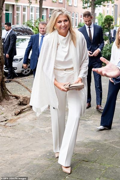 Royal Style - I’m not qualified but you can’t cut me off when there’s a wedding dress to look at...