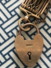 Selling jewelery - vintage and gold - what does this hallmark mean?