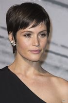 To think women can look stunning with short hair?