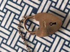Selling jewelery - vintage and gold - what does this hallmark mean?